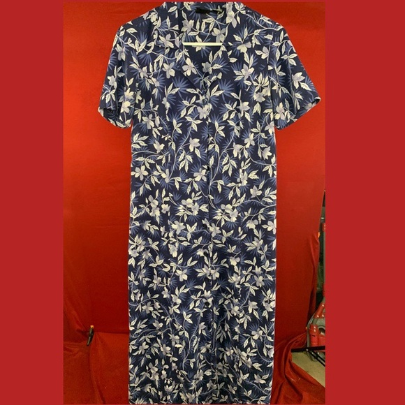 Dress - Picture 2 of 4